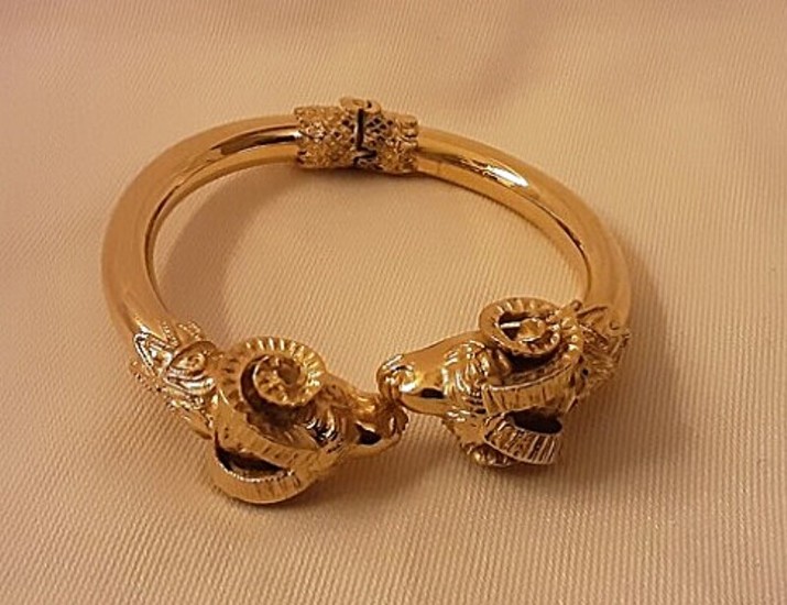 A bracelet of gold plated sterling silver decorated with ram heads. Diam. app. 7 cm. Weight app. 42 g.