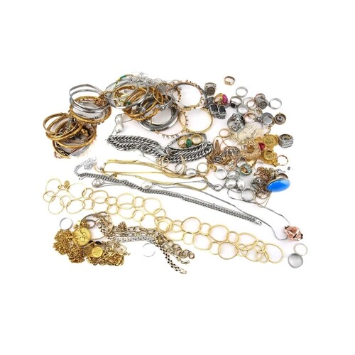 A collection of miscellaneous costume jewellery items mainly...