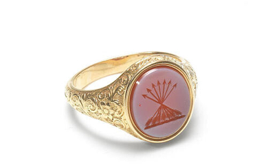 A gold and hardstone seal ring of a sheaf of arrows, 19th century
