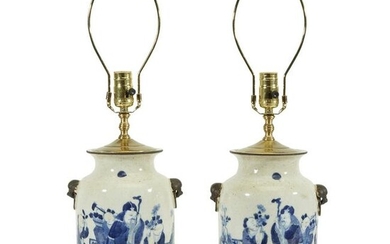 A pair of Chinese blue and white porcelain vases