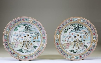 A pair of Chinese famille rose-decorated dishes, Qing