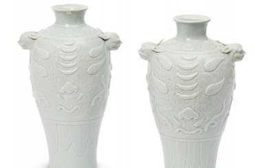 A pair of Chinese porcelain archaistic baluster...