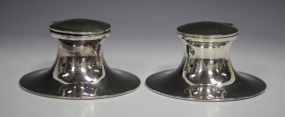 A pair of early 20th century Elkington plated capstan inkwells, each hinged lid engraved with '