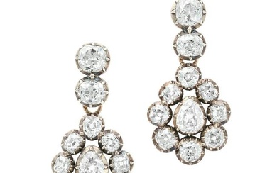 AN IMPORTANT PAIR OF FINE ANTIQUE DIAMOND DROP EARRINGS, 19TH CENTURY in yellow gold and silver