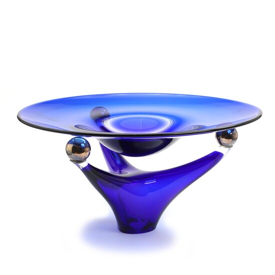 NOT SOLD. Allan Scharff: A blue glass and sterling silver dish on a base. Unsigned. Unique. Ø 61. H. 32 cm. – Bruun Rasmussen Auctioneers of Fine Art