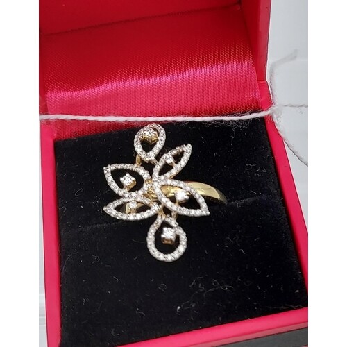 An 18ct yellow gold diamond flower shaped dress ring [3.45g]