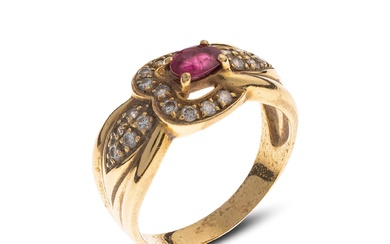 Anel em ouro de 800‰, cravejado com rubi oval e 19 diamantes talhe brilhante P. 6,73 g.