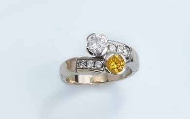 BAGUE VOUS ET MOI en or gris (750) ornée de deux diamants taille moderne de...