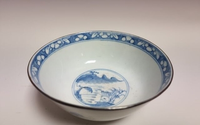 CHINE, XIXème. PETITE JATTE en porcelaine "bleu de Hue" à décor de paysage et de...