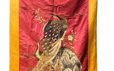 CHINE et VIETNAM, XIXe siècles Ensemble de trois tentures en soie brodée