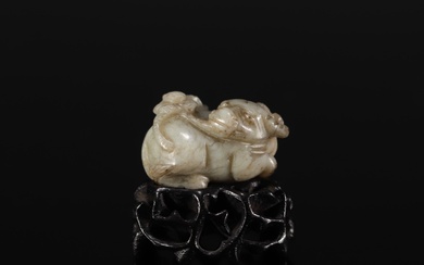 Chine - Buffle en Jade sculpté, époque Ming. Poids: 50 g Livraison disponible Région: Chine...
