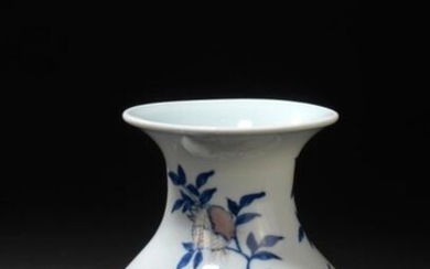 Chine, XIXe siècle Vase de forme balustre...