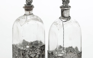 Coppia di bottiglie. Argenteria italiana del XX secolo, apparentemente prive di punzonatura