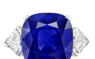EXCEPTIONAL SAPPHIRE AND DIAMOND RING
