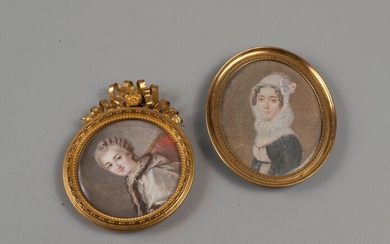 Ecole Française du XVIIIe siècle Portrait d’une élégante Miniature sur ivoire On y joint une...