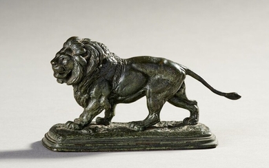 Edouard Paul DELABRIERRE (1829-1912) "Lion marchant" Bronze à patine brun vert nuancé. Signé. 8,5 x...