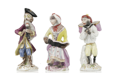 Ensemble de 3 singes musiciens en porcelaine, Allemagne et Samson, XVIIIe-XIXe. h. 13 et 14,5 cm