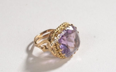 Faceted square amethyst ring, 18k yellow gold setting...