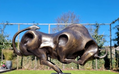 Figurine - Abstract bronze bull - Bronze