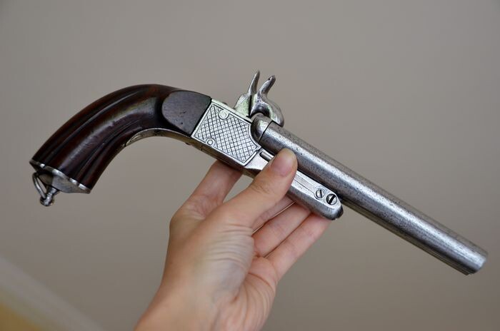 France - 1870 - Guesalaga eibar - Splendide pistolet double canon basculant juxtaposé à pans, en table. Pistolet dit de vénerie - Crosse renaissance - Système percussion LEFAUCHEUX - Pistol