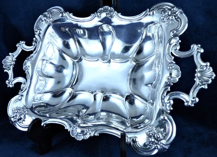 Fruit bowl - .750 silver - Europe - Mid 19th century