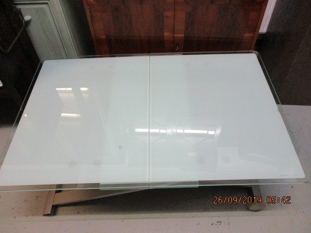 Glass extending Calligaris table, can be lowered into a coff...