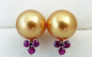 HS Jewellery - Golden South Sea Pearls, Rare Natural 24K Golden Saturation 12.8, 12.88 mm - 14 kt. White gold - Earrings - Rubies