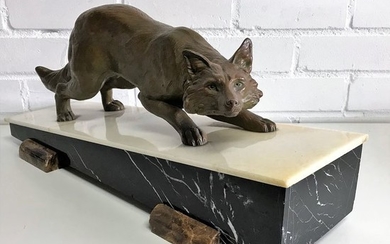 Image of a sneaking fox on pedestal - Marble, Zamac - 1920-1950