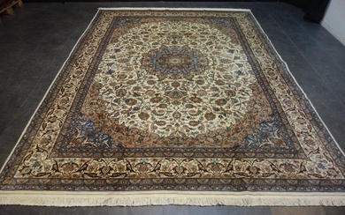 Isfahan - Carpet - 350 cm - 250 cm