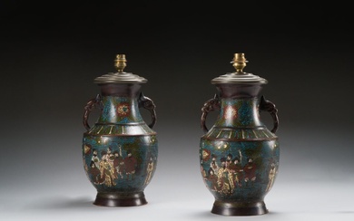 JAPON Paire de vases balustres en bronze... - Lot 147 - Farrando