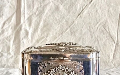 Judaica - A large etrog box - Hand Chased - Gold Gilded - .925 silver - HAZORFiM - Iran - Mid 20th century