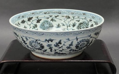 LARGE CHINESE BLUE AND WHITE BOWL