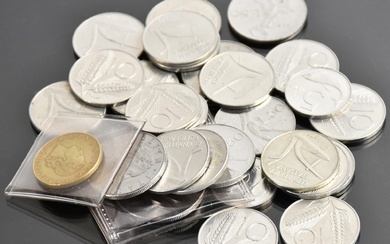 LOTTO DI MONETE DELLA REPUBBLICA ITALIANA composto da: 5 lire 1975 10 lire...