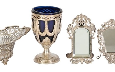 Lot comprenant deux corbeilles, deux miroirs et une coupe en argent de style Louis XV...