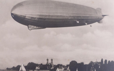 Luftschiff ''Graf Zeppelin'' über Friedrichshafen, Deutschland, nach 1928