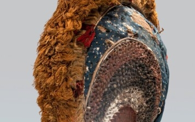 Masque tatanua, Nouvelle-Irlande, Papouasie-Nouvelle-Guinée. Ce masque présente une grande variété de matériaux et de motifs...