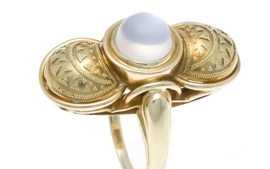 Moonstone ring GG 585/000 with a round moonstone...