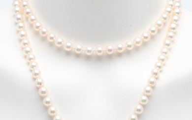 NECKLACE, pearls & clasp of 18k white gold, JKa.