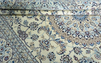 Nain - Very fine carpet with lots of silk and signed Habibian - 350 cm - 246 cm