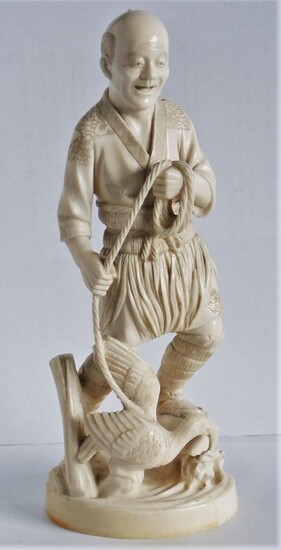 Okimono - Elephant ivory - Chinzan - a good carving of a cormorant fisherman - Japan - Meiji period (1868-1912)
