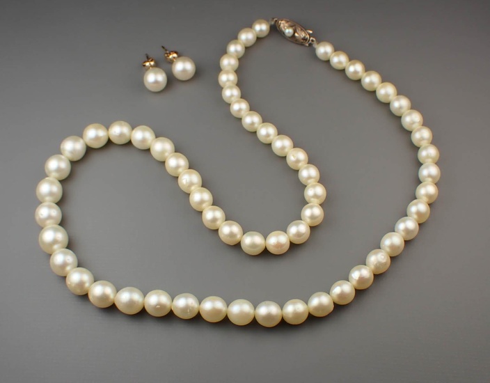 PEARL AND GOLD NECKLACE AND EARRINGS