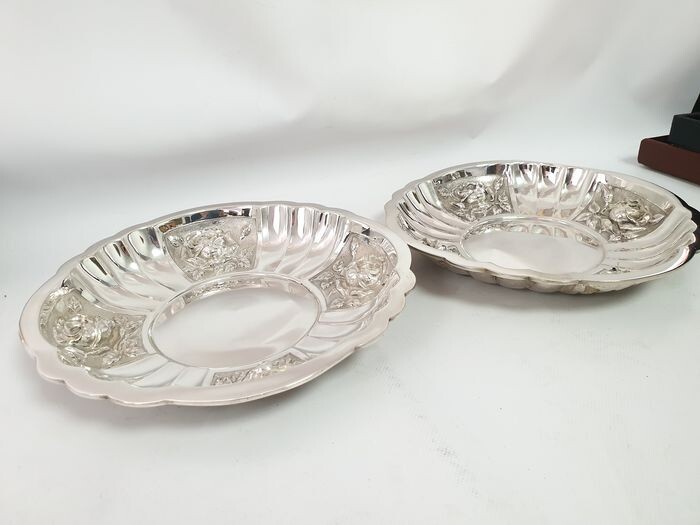 Pair of bowl silver 27x4cm (2) - .833 silver - Europe - Mid 20th century