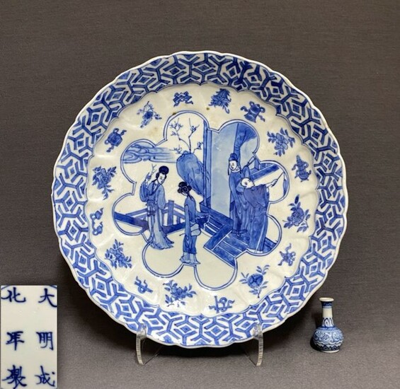 Plate - Porcelain - Chinese - Men and women in a scholar’s pavilion - Six character mark Da Ming ChengHua Nian Zhi- China - Kangxi (1662-1722)