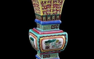 Porcelain vase with polychrome decor, China ca. 1900