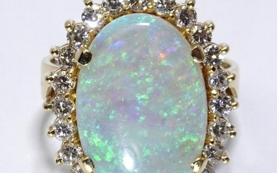 Ring - 18 kt. Yellow gold - 5.71 tw. Opal - Diamond