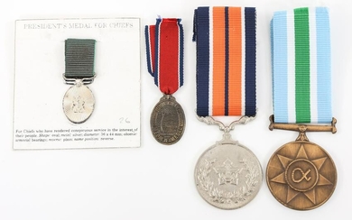 SOUTH AFRICA SADF FULL SIZE & MINIATURE MEDALS LOT