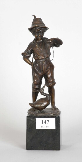Sculpture en bronze : “Jeune pêcheur et canard”, sur socle en marbre - Hauteur totale...