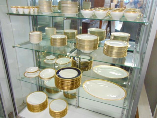 Set Limoges, Ahrenfeldt porcelain dinnerware, gold