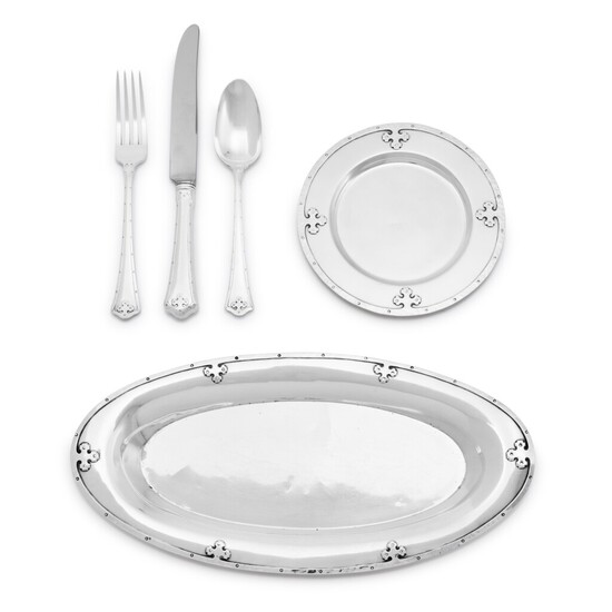 Set of twelve American silver Carmel pattern bread plates, a tray, and flatware service, R. Wallace & Sons, Wallingford, CT, early 20th century