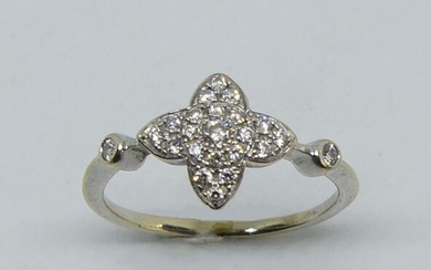 Small gold FINGER RING, the quadrilobed bezel set with diamonds, the ring enhanced with two small diamonds. Gross weight 1.9 g Control dispensed